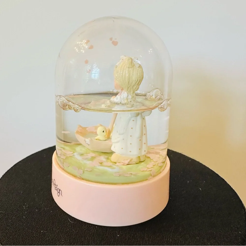 Precious Moments Let Love Reign Water Globe with Girl and Ducks 1985
